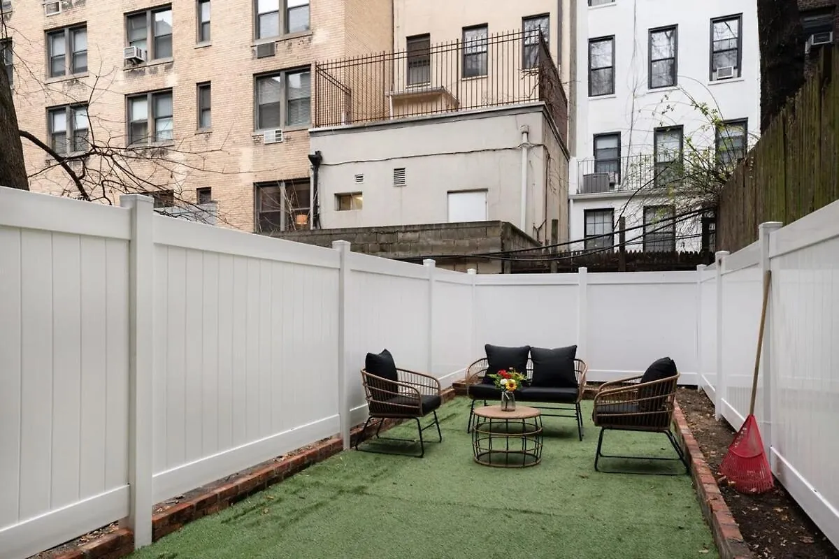 דירות ניו יורק 317-1D New 2Br Duplex Wd Private Backyard ארצות הברית
